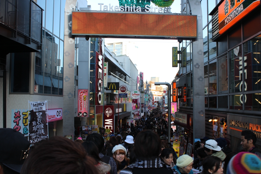 Meno male che in mezzo alla gente mi trovo a mio agio. Ah no, spe, è il contrario.